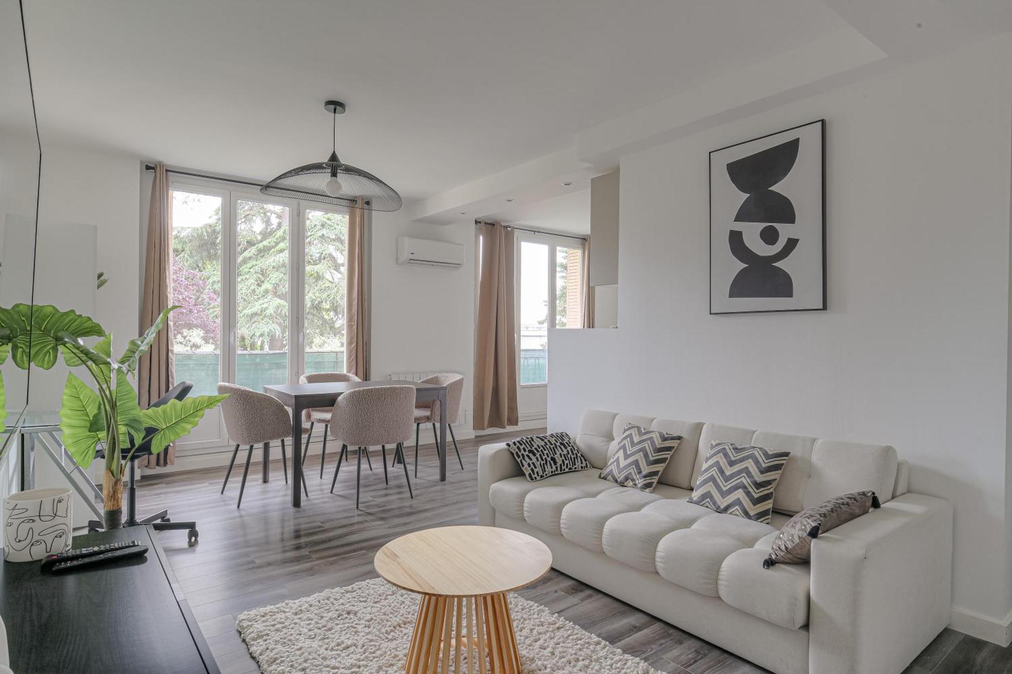Le Pressense, Ideal Sejour Pro Ou Familiale เวนิส์ซูซ์ ภายนอก รูปภาพ